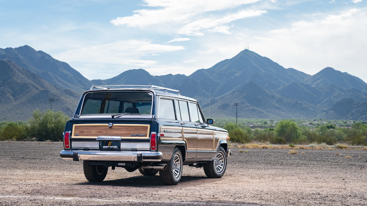 1991 Jeep SJ Grand Wagoneer - Image 19 of 31