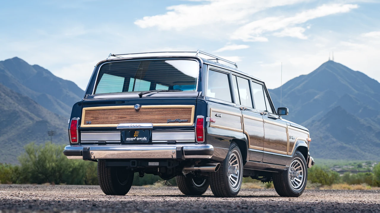 1991 Jeep SJ Grand Wagoneer - Image 20 of 31