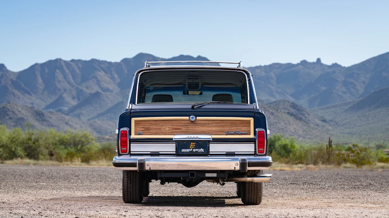 1991 Jeep SJ Grand Wagoneer - Image 23 of 31