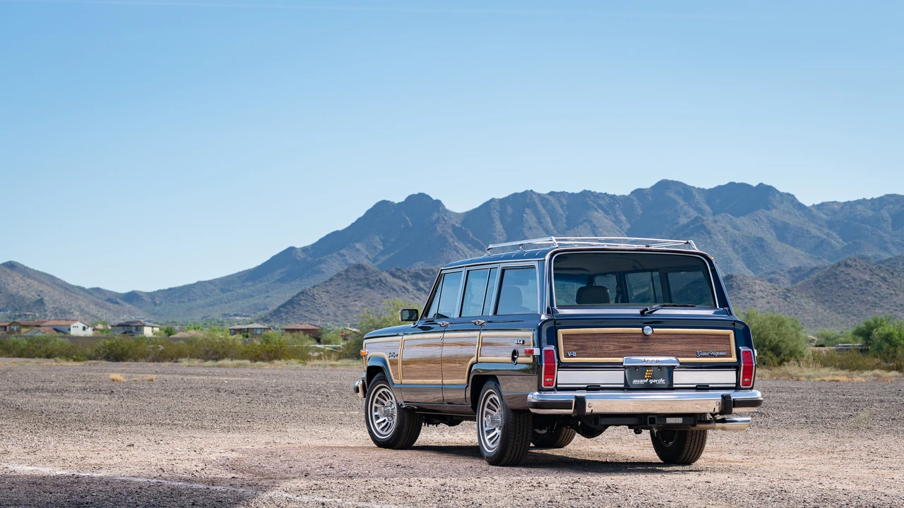 1991 Jeep SJ Grand Wagoneer - Image 25 of 31