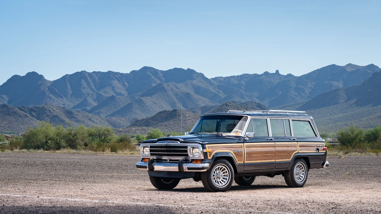 1991 Jeep SJ Grand Wagoneer - Image 2 of 31