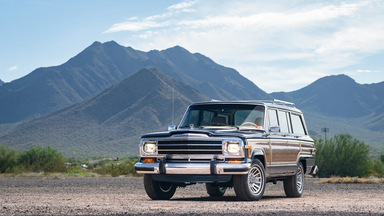 1991 Jeep SJ Grand Wagoneer - Image 4 of 31