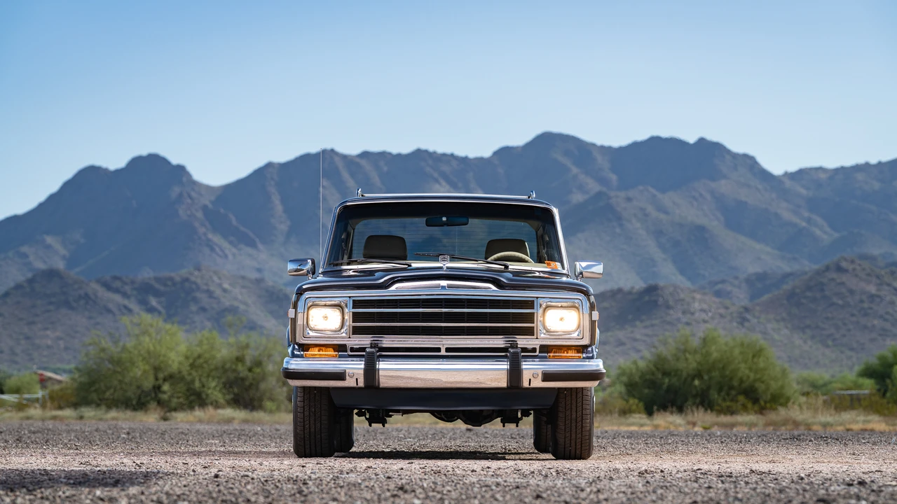 1991 Jeep SJ Grand Wagoneer - Image 6 of 31
