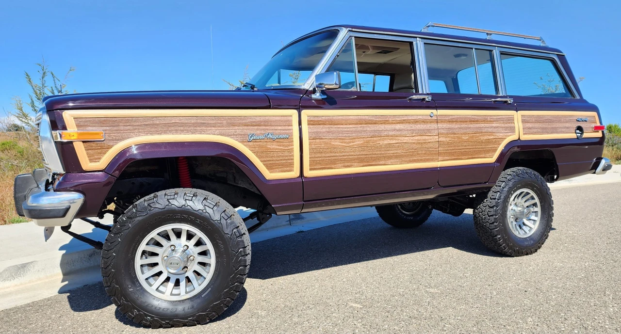 1991 Jeep SJ Grand Wagoneer - Image 4 of 31
