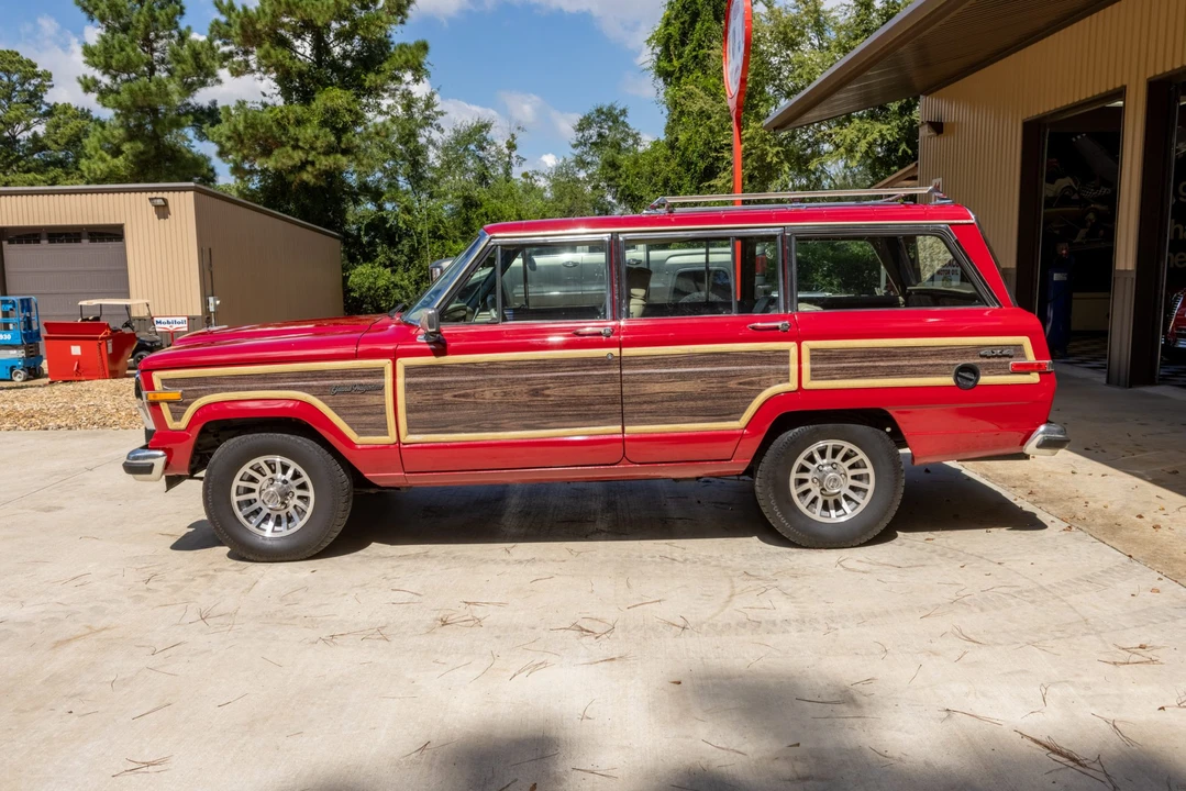 1991 Jeep SJ Grand Wagoneer - Image 6 of 31