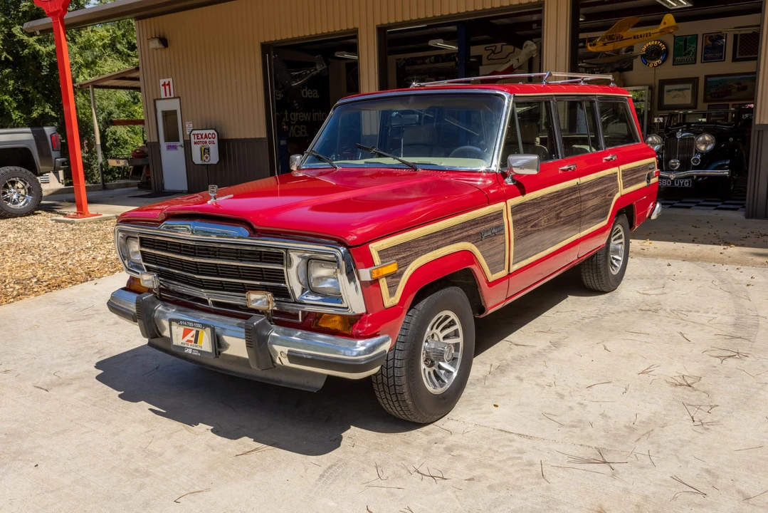 1991 Jeep SJ Grand Wagoneer - Image 5 of 31