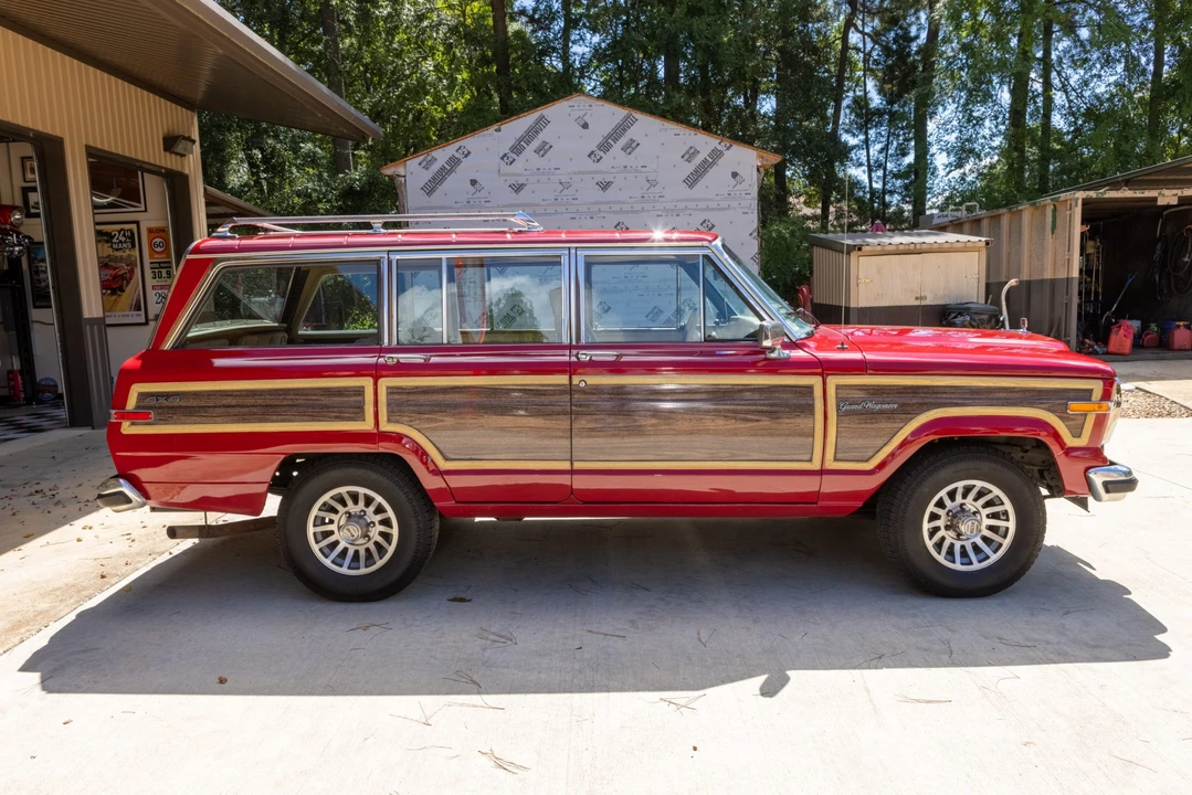 1991 Jeep SJ Grand Wagoneer - Image 2 of 31