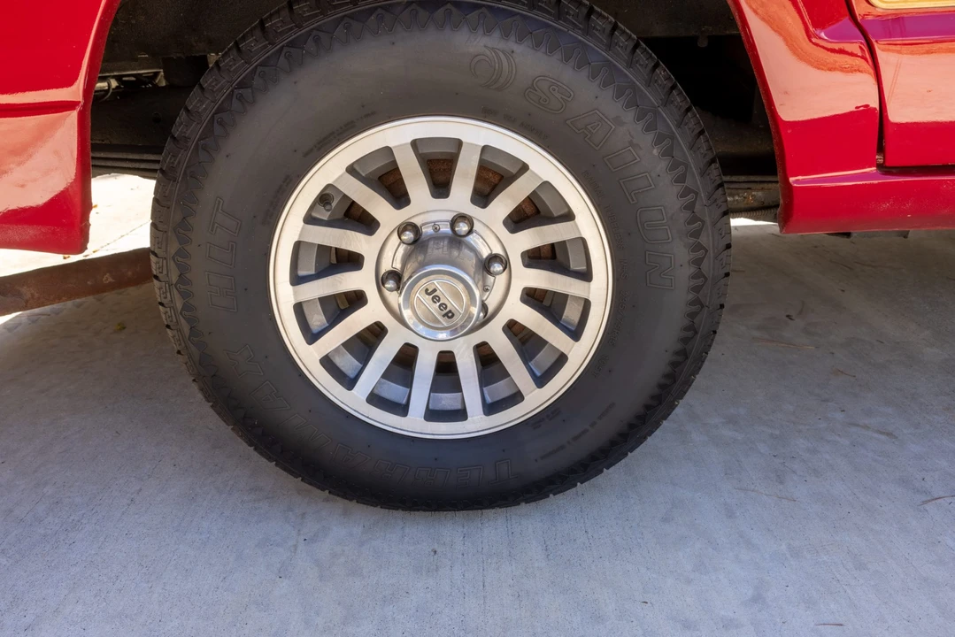 1991 Jeep SJ Grand Wagoneer - Image 15 of 31