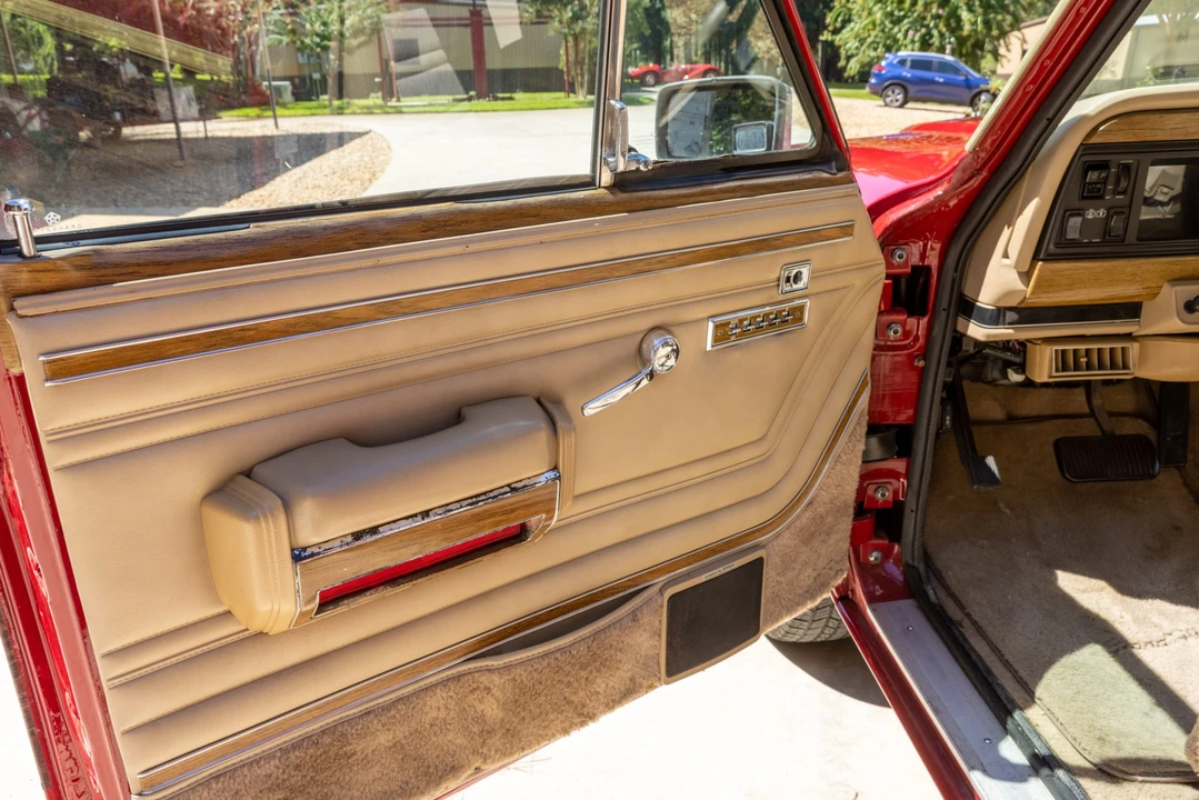 1991 Jeep SJ Grand Wagoneer - Image 19 of 31