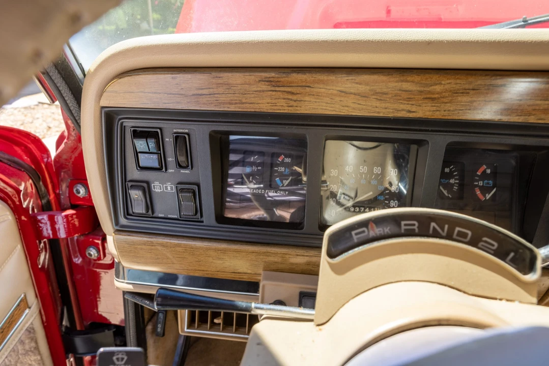 1991 Jeep SJ Grand Wagoneer - Image 22 of 31