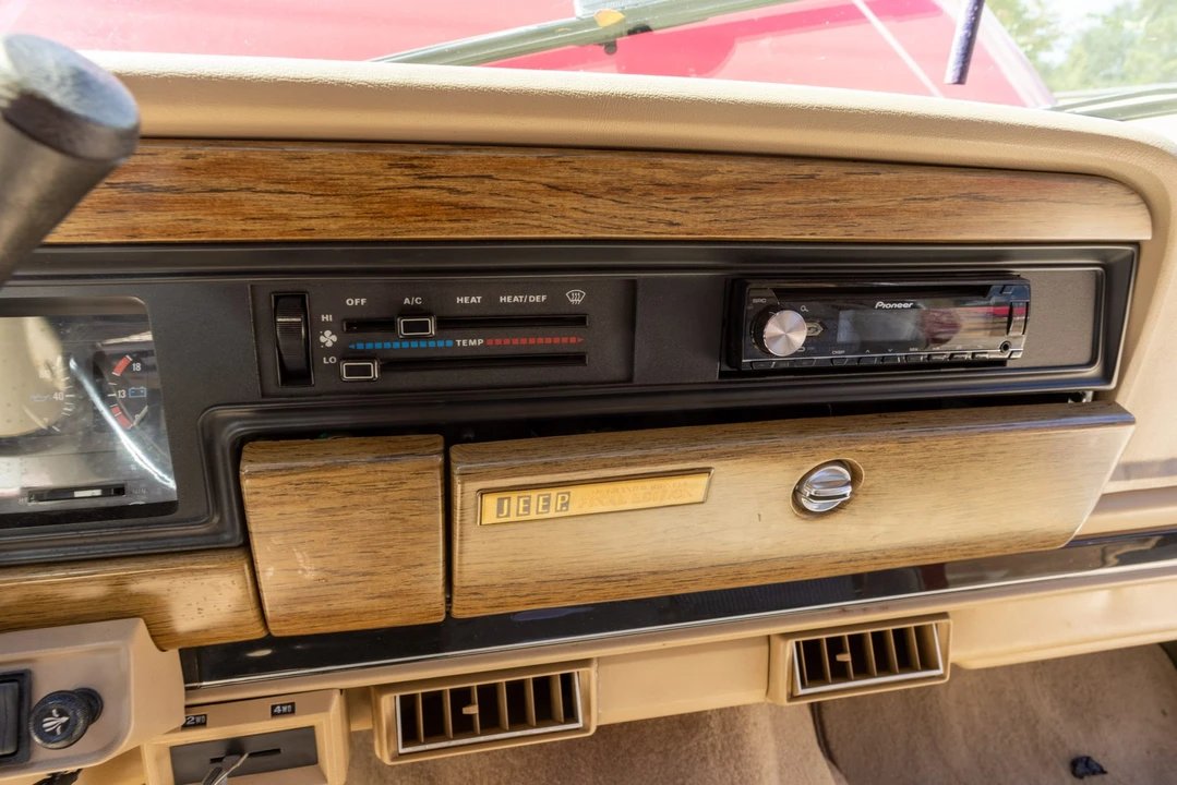 1991 Jeep SJ Grand Wagoneer - Image 25 of 31