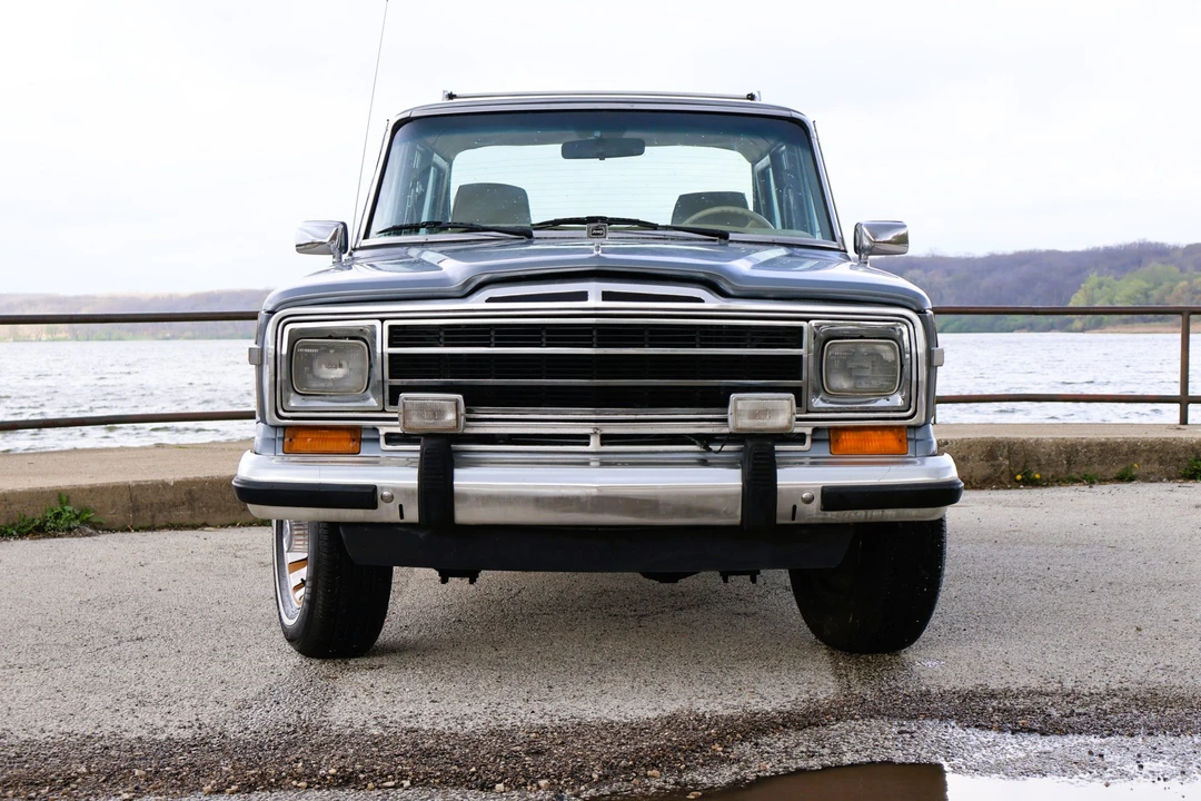 1991 Jeep SJ Grand Wagoneer - Image 2 of 31
