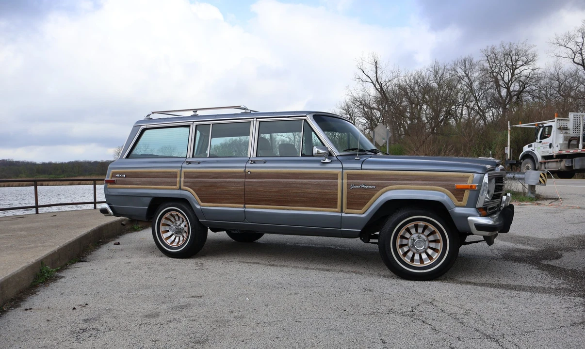 1991 Jeep SJ Grand Wagoneer - Image 14 of 31