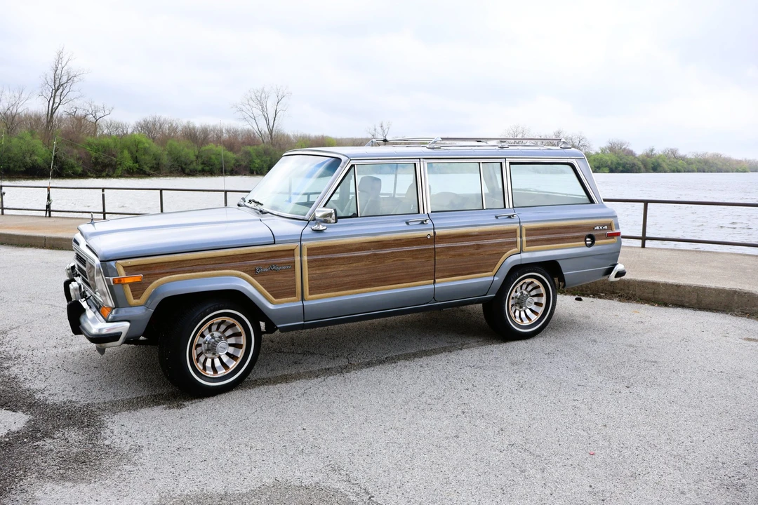 1991 Jeep SJ Grand Wagoneer - Image 5 of 31