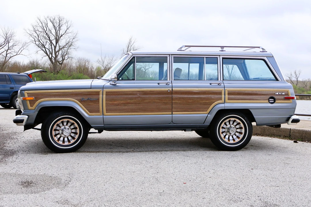 1991 Jeep SJ Grand Wagoneer - Image 7 of 31