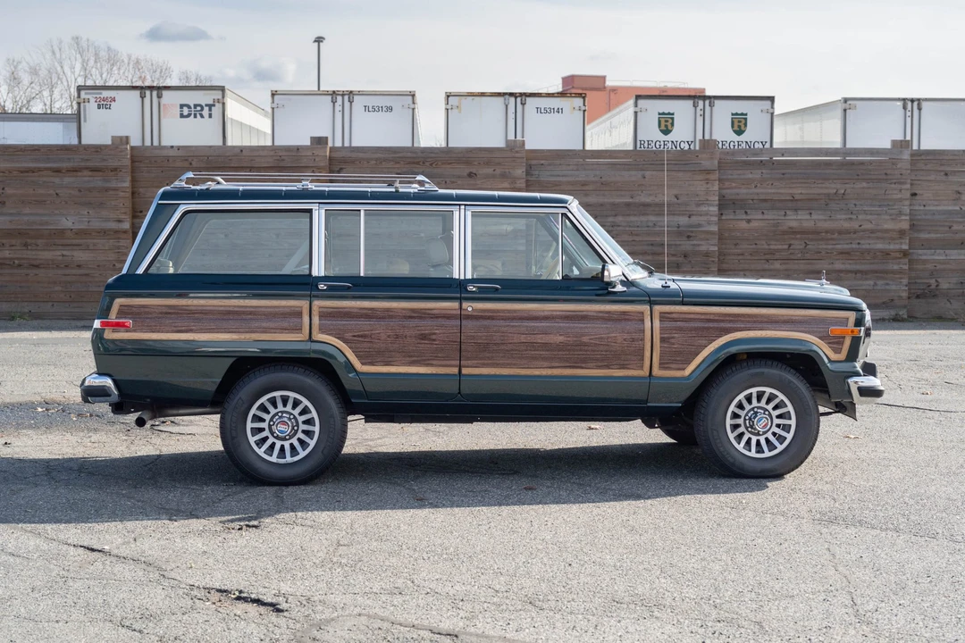 1991 Jeep SJ Grand Wagoneer - Image 8 of 31