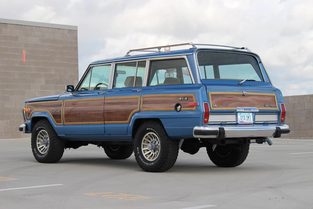 1991 Jeep SJ Grand Wagoneer - Image 15 of 31