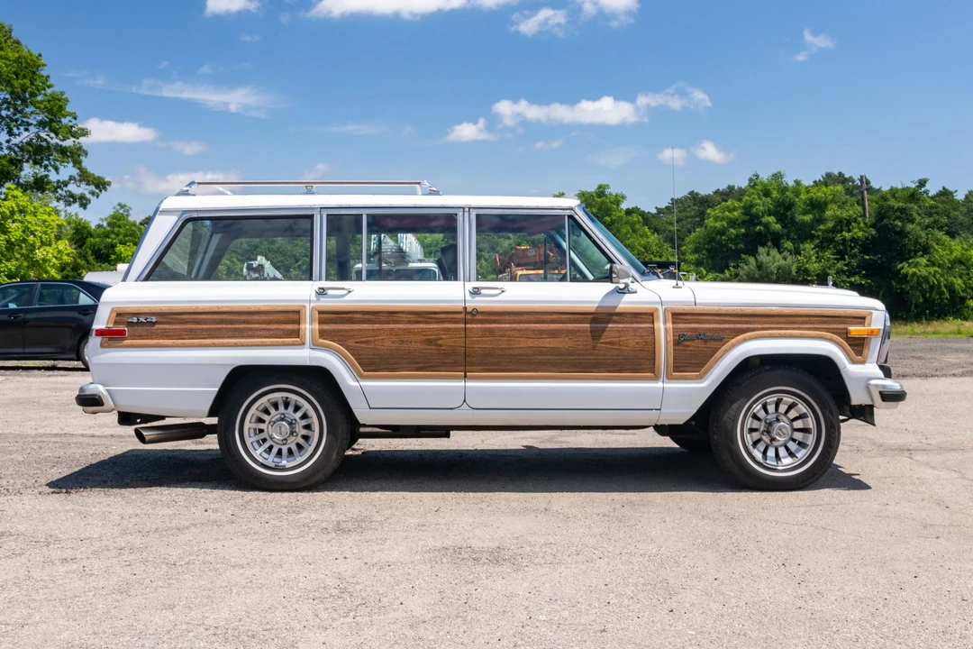 1991 Jeep SJ Grand Wagoneer - Image 8 of 31