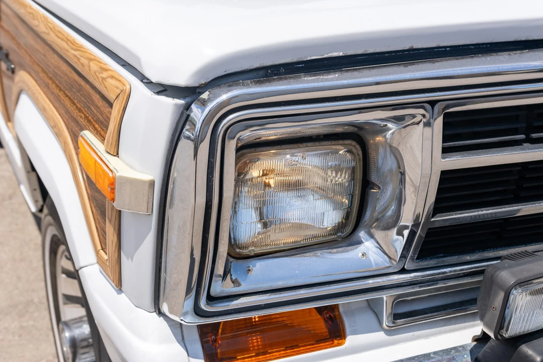 1991 Jeep SJ Grand Wagoneer - Image 12 of 31