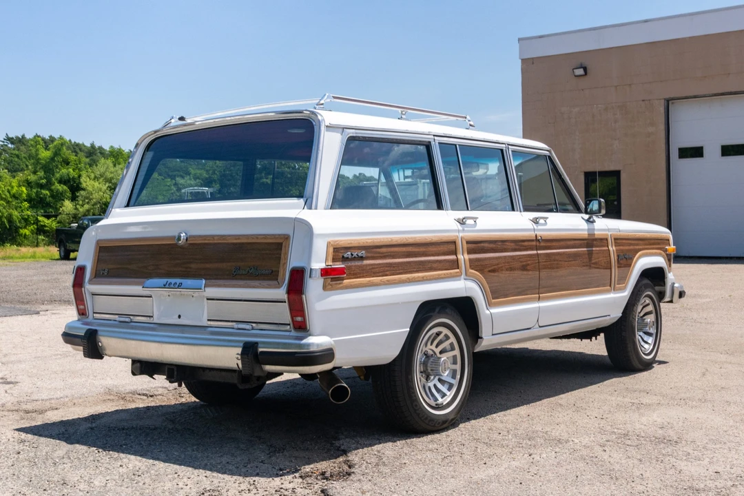 1991 Jeep SJ Grand Wagoneer - Image 7 of 31