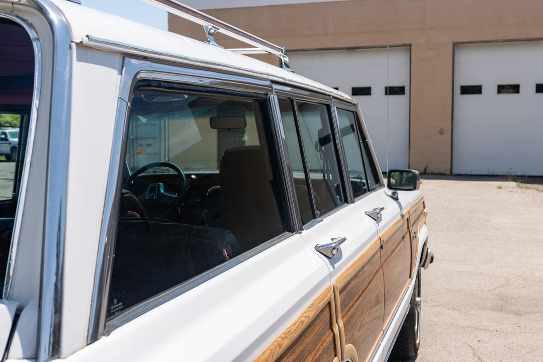 1991 Jeep SJ Grand Wagoneer - Image 22 of 31