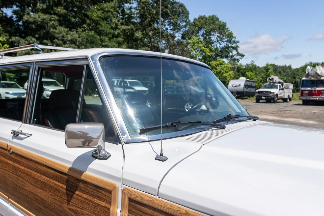 1991 Jeep SJ Grand Wagoneer - Image 21 of 31