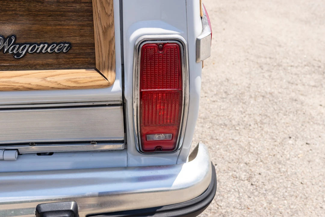 1991 Jeep SJ Grand Wagoneer - Image 19 of 31