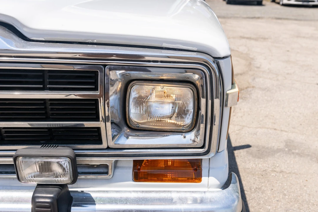 1991 Jeep SJ Grand Wagoneer - Image 15 of 31