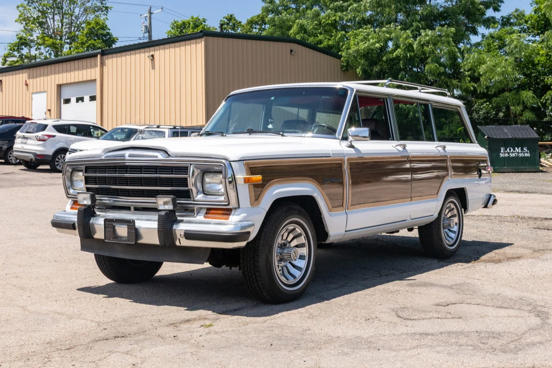1991 Jeep SJ Grand Wagoneer - Image 2 of 31