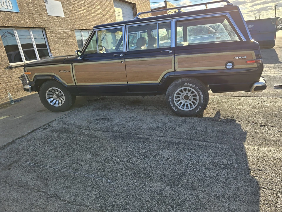 1991 Jeep SJ Grand Wagoneer - Image 8 of 31