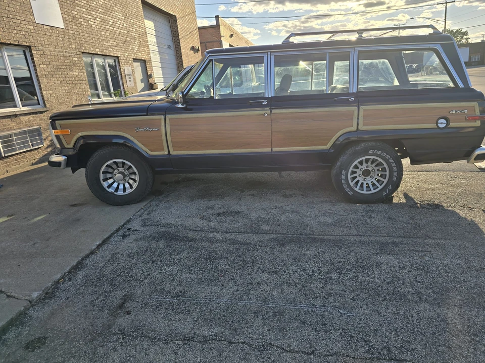 1991 Jeep SJ Grand Wagoneer - Image 7 of 31