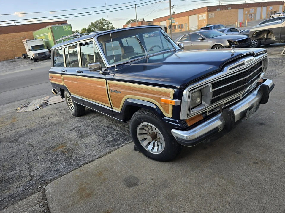 1991 Jeep SJ Grand Wagoneer - Image 2 of 31