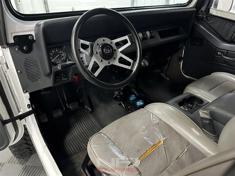 1991 Jeep YJ Wrangler - Image 23 of 31