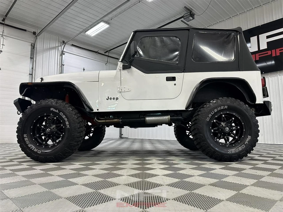 1991 Jeep YJ Wrangler - Image 11 of 31
