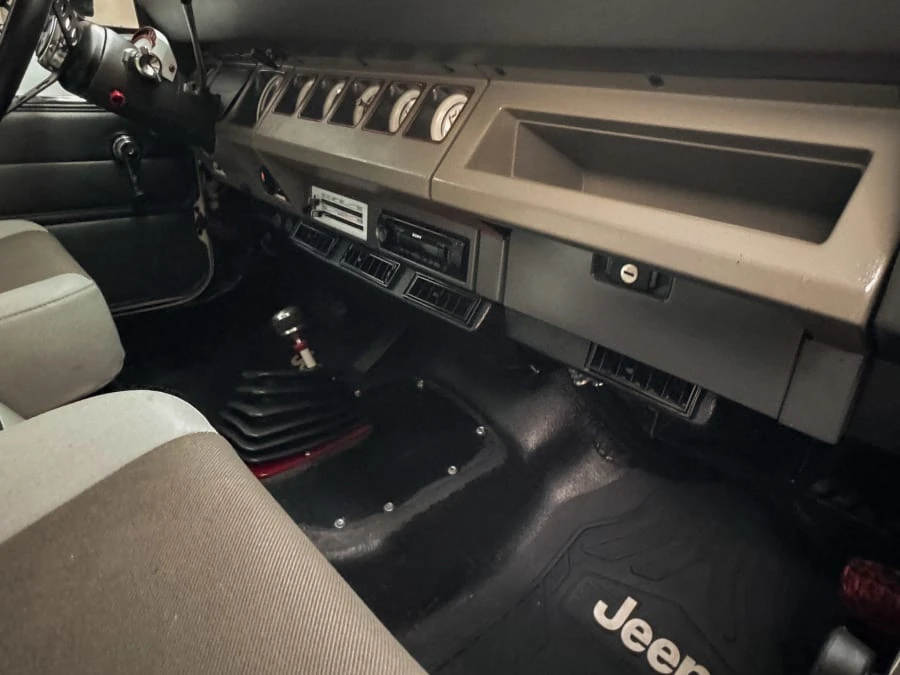 1991 Jeep YJ Wrangler - Image 27 of 31