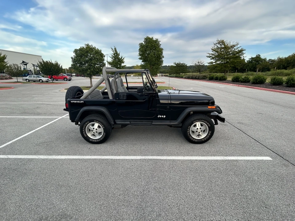 1991 Jeep YJ Wrangler - Image 12 of 31