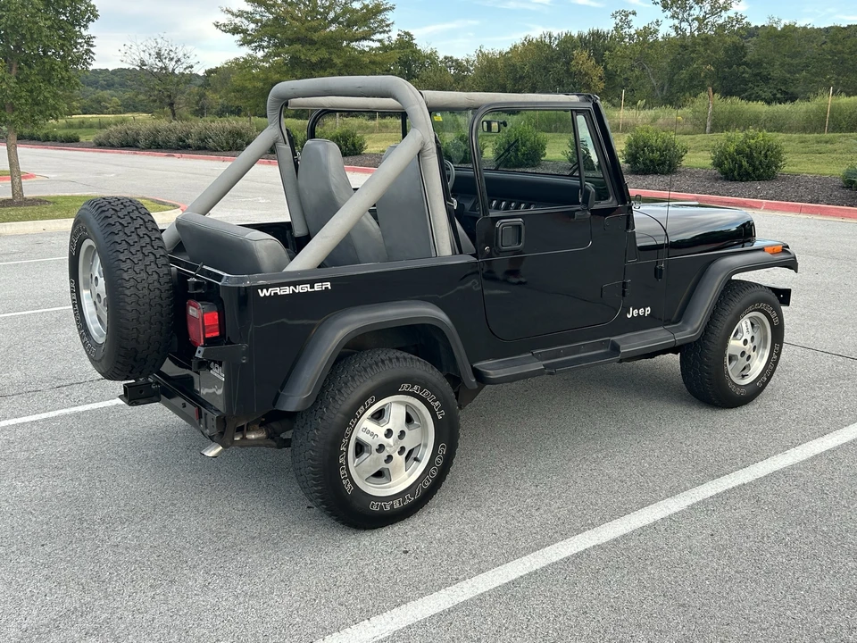 1991 Jeep YJ Wrangler - Image 14 of 31