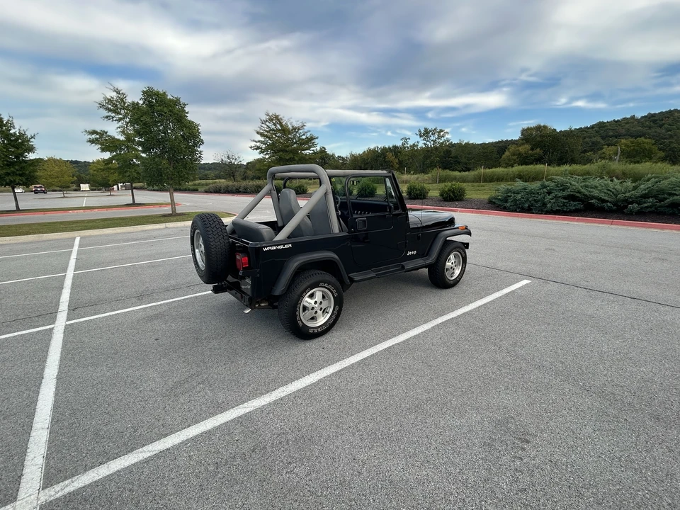 1991 Jeep YJ Wrangler - Image 15 of 31