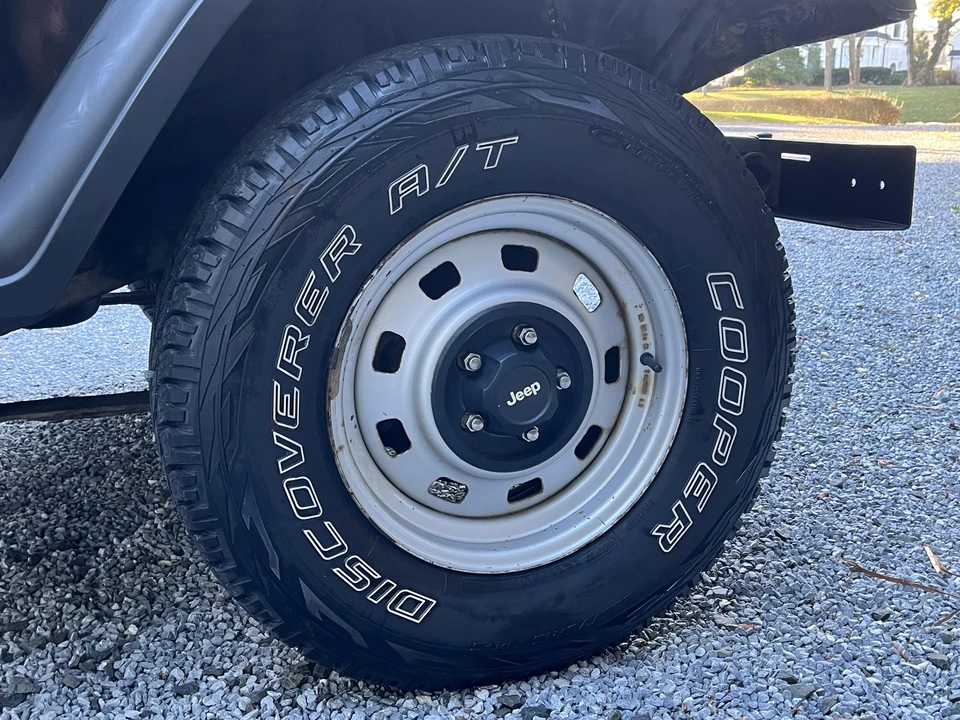 1991 Jeep YJ Wrangler - Image 23 of 31