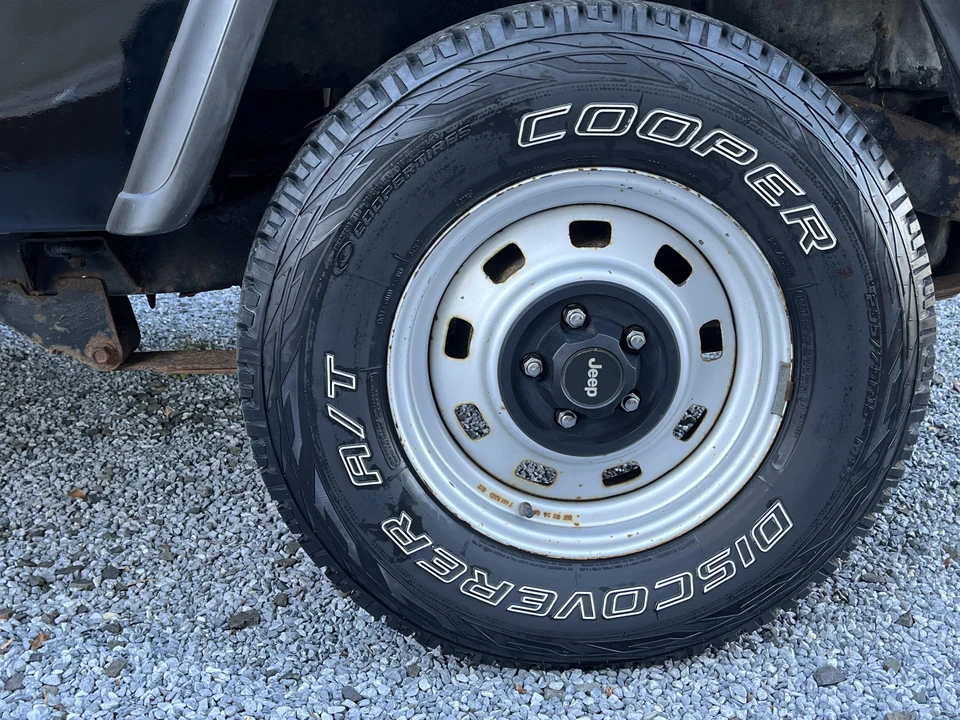 1991 Jeep YJ Wrangler - Image 21 of 31