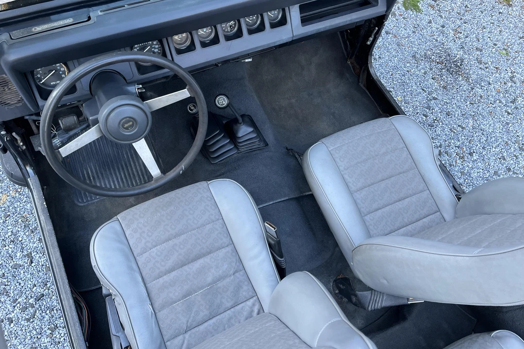 1991 Jeep YJ Wrangler - Image 24 of 31