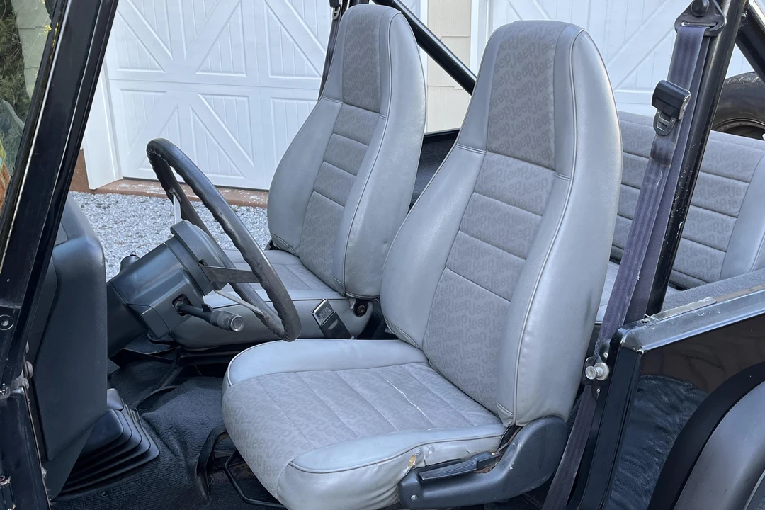 1991 Jeep YJ Wrangler - Image 25 of 31