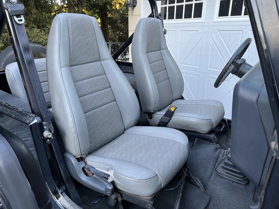 1991 Jeep YJ Wrangler - Image 28 of 31