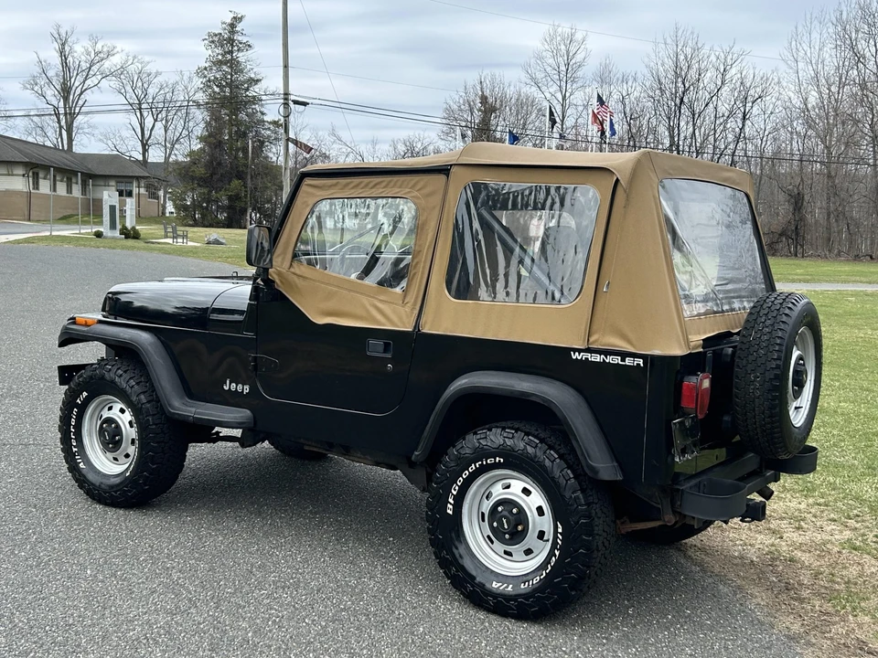 1991 Jeep YJ Wrangler - Image 9 of 31