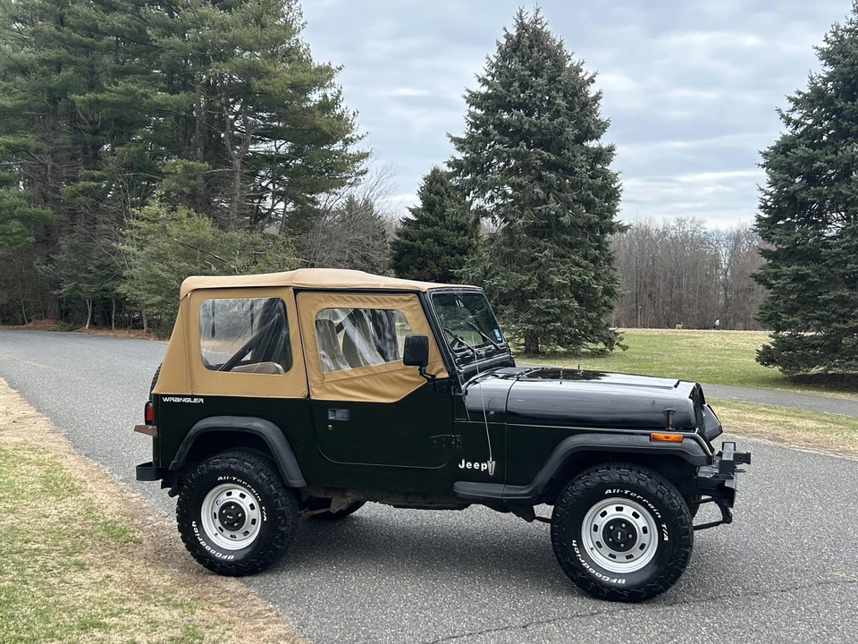 1991 Jeep YJ Wrangler - Image 23 of 31