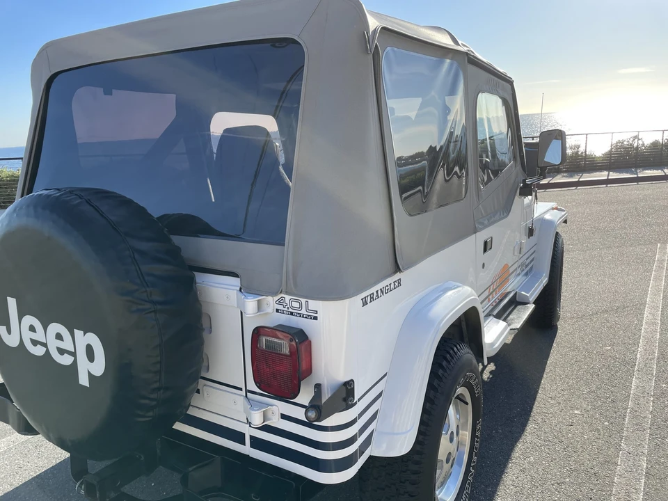 1991 Jeep YJ Wrangler - Image 17 of 31