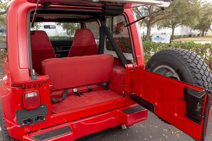 1991 Jeep YJ Wrangler - Image 24 of 31