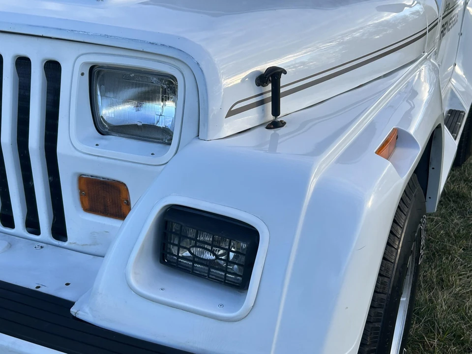 1991 Jeep YJ Wrangler - Image 25 of 31