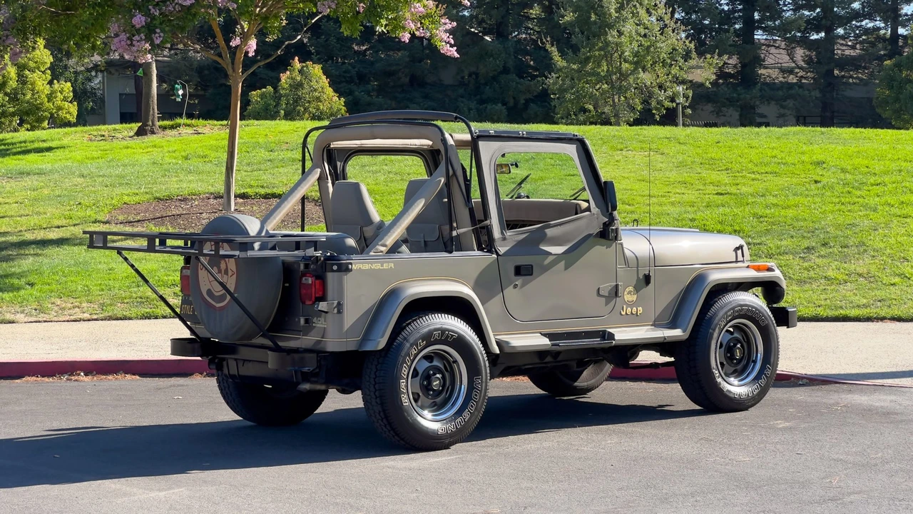 1991 Jeep YJ Wrangler - Image 21 of 31