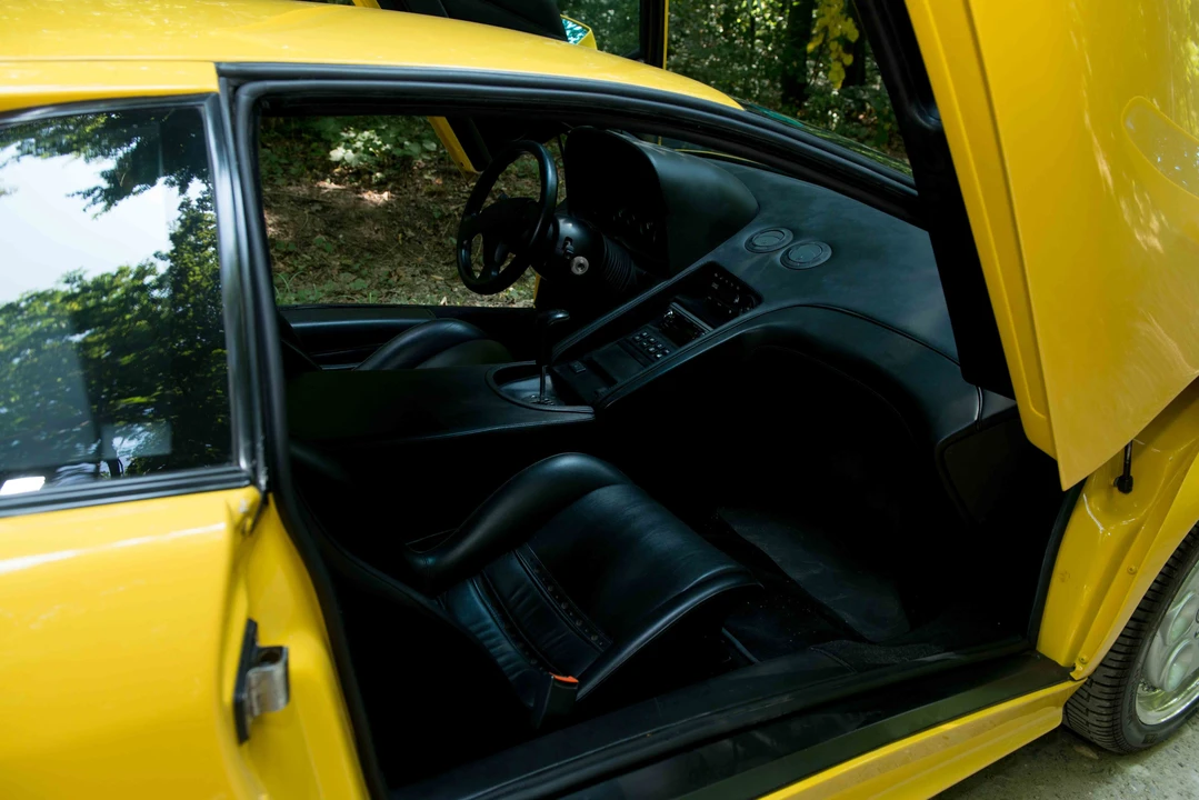 1991 Lamborghini Diablo - Image 3 of 19